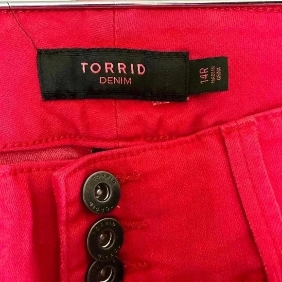 NWOT Never Worn Torrid Jeans in Red - Picture 3 of 6